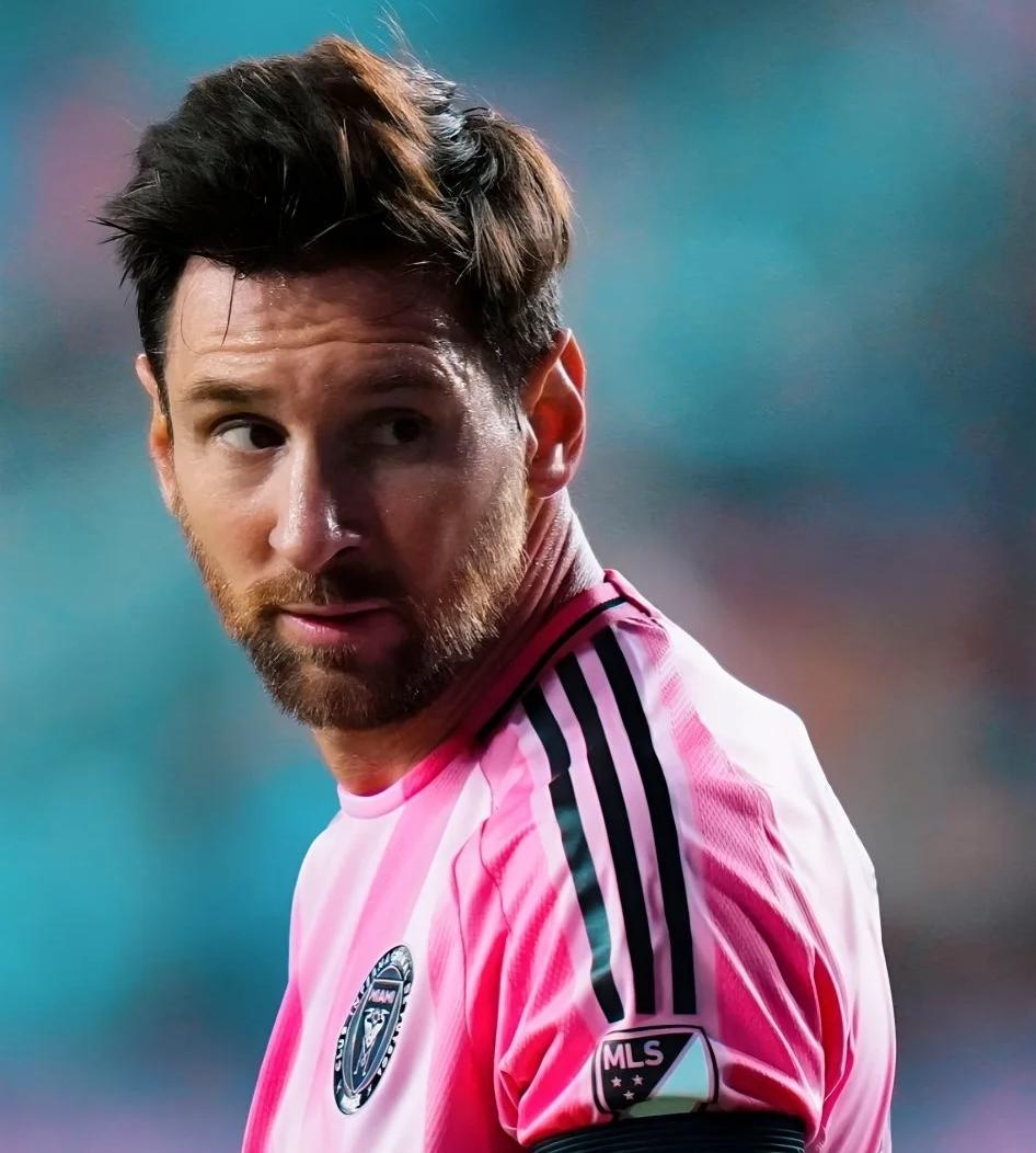 关于集结日金州勇士调整名单以备欧冠梅西连续五场比赛得分超过关键助攻，媒体一致点评：费城76人赛后强势反弹的信息